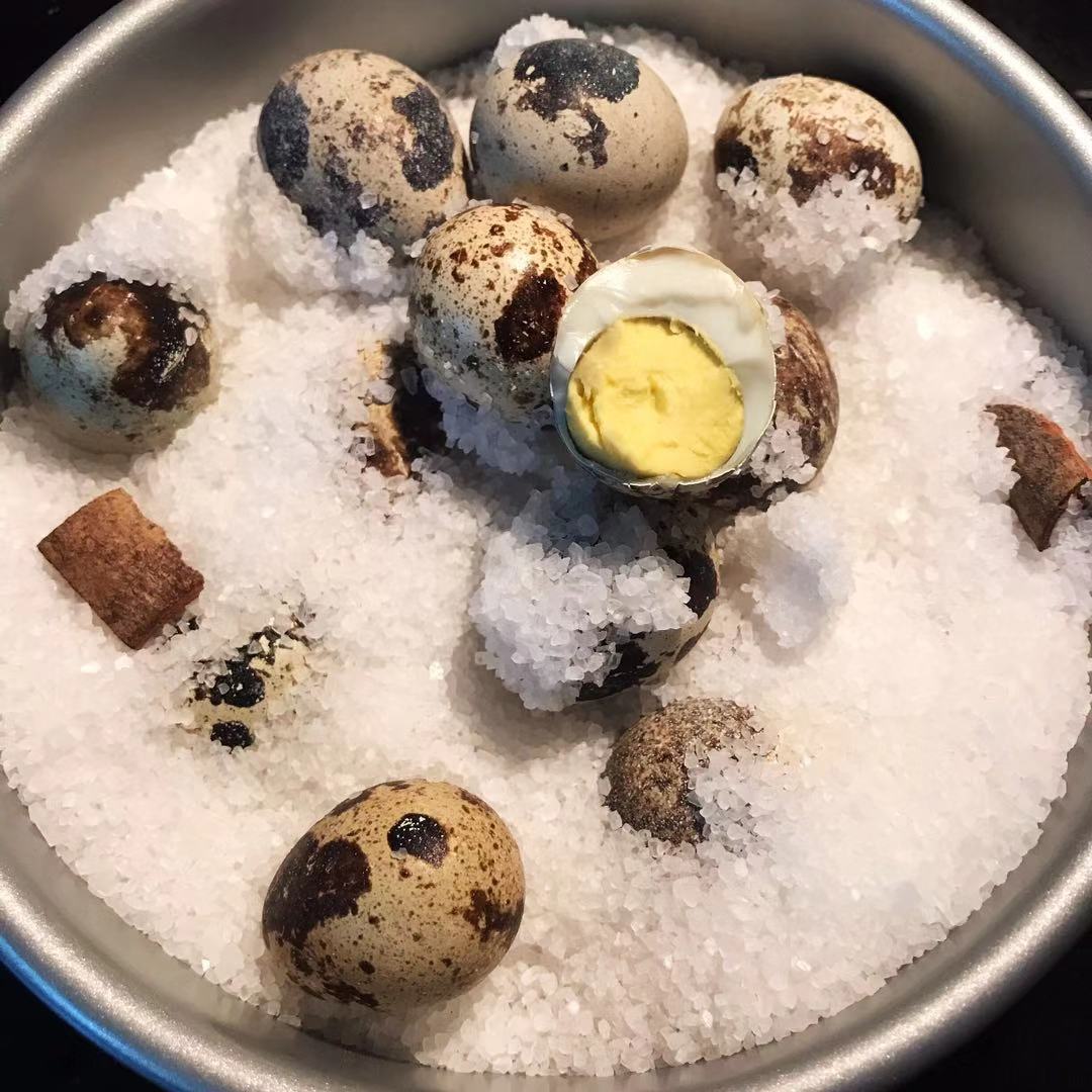 Coarse Salt Baked Quail Eggs (盐焗鹌鹑蛋)