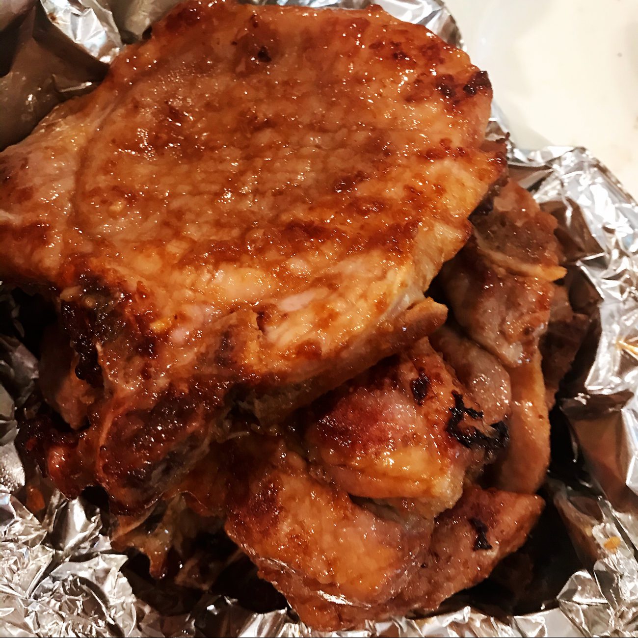 Grilled pork chop with garlic flavor